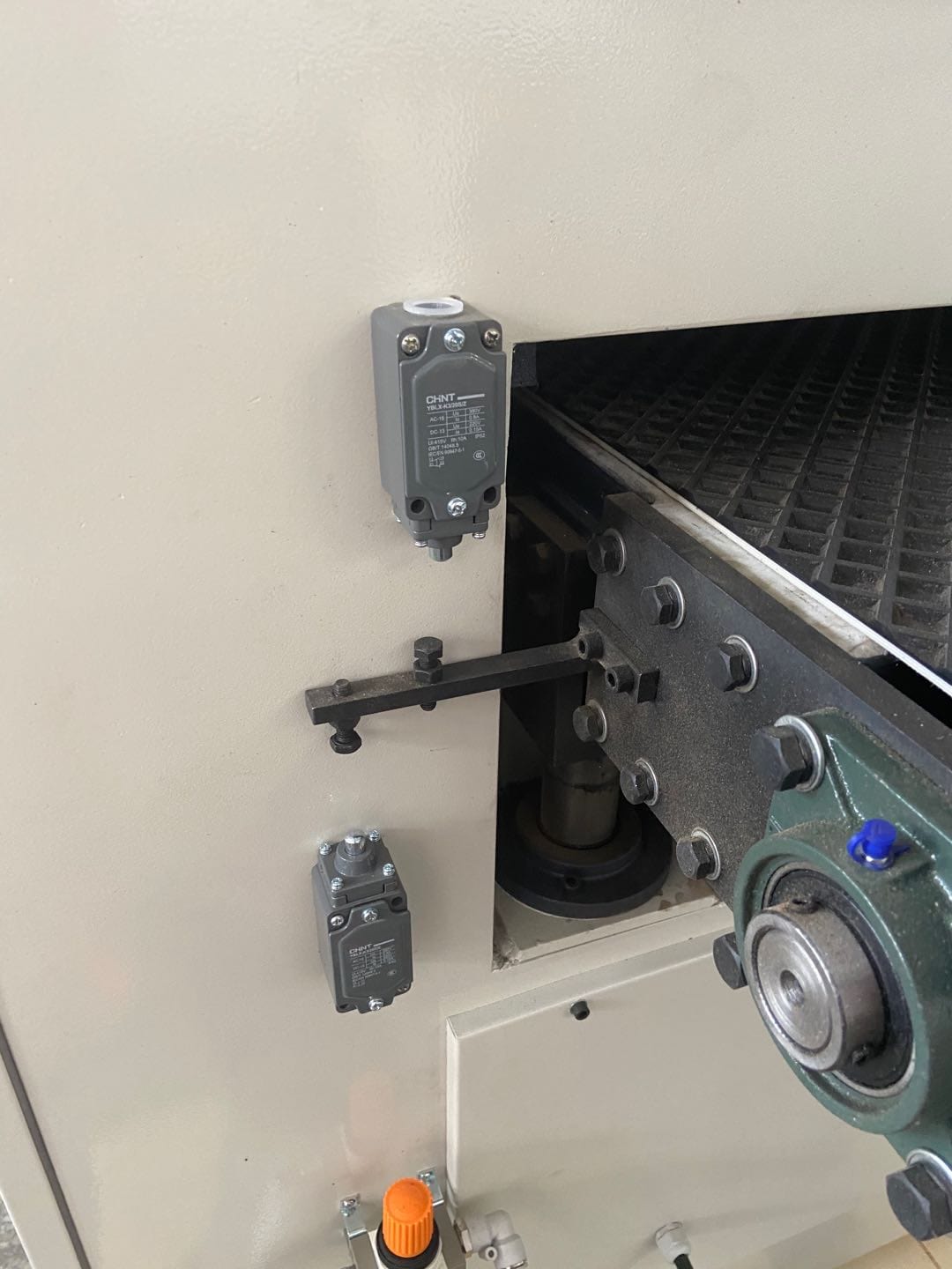 ToughCut 1300mm Single Wide Belt Sander With Platen PLATINUM 1300SBP