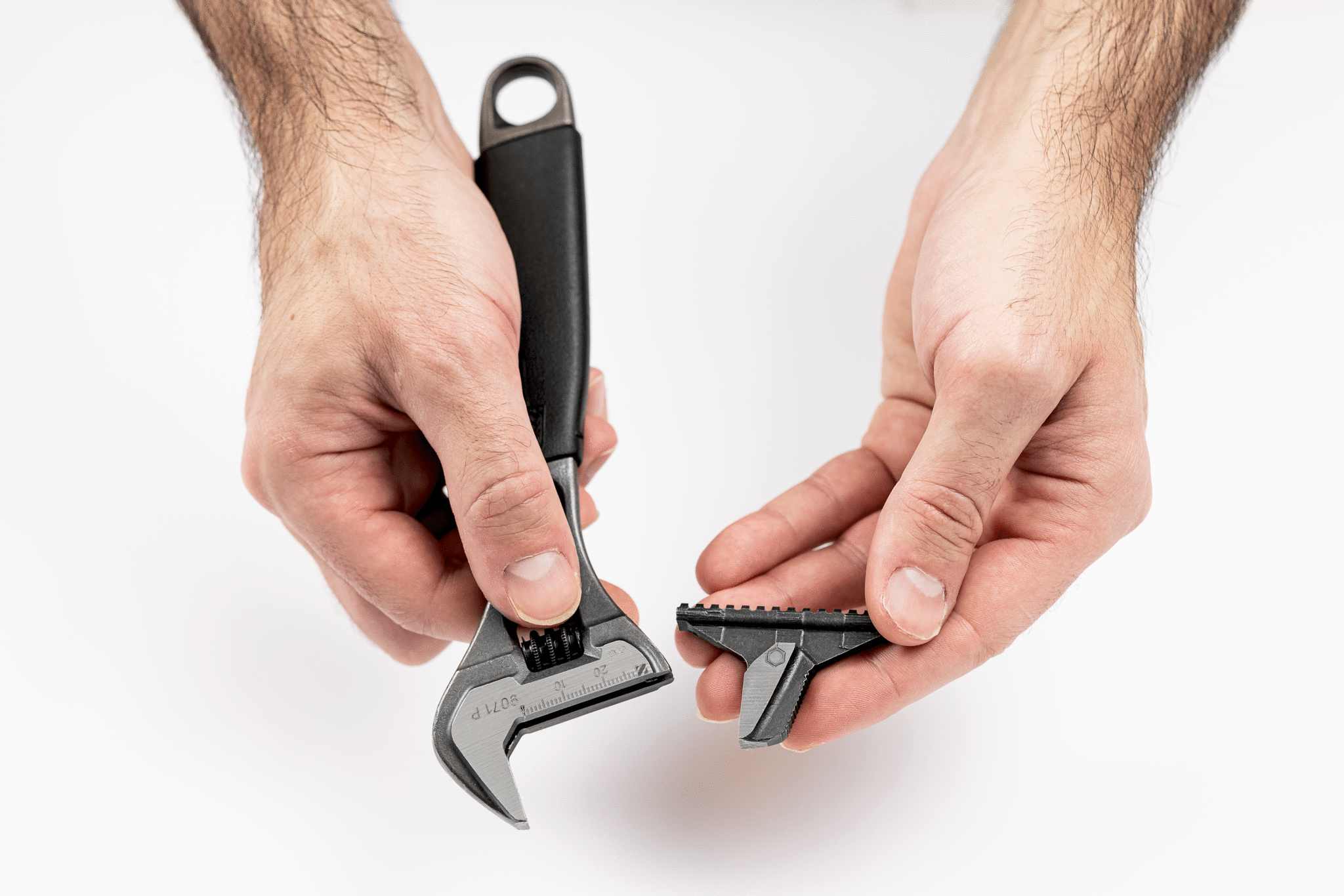 ERGO™ rubber handle central nut phosphated adjustable wrench, with reversible jaw - 9073P by Bahco