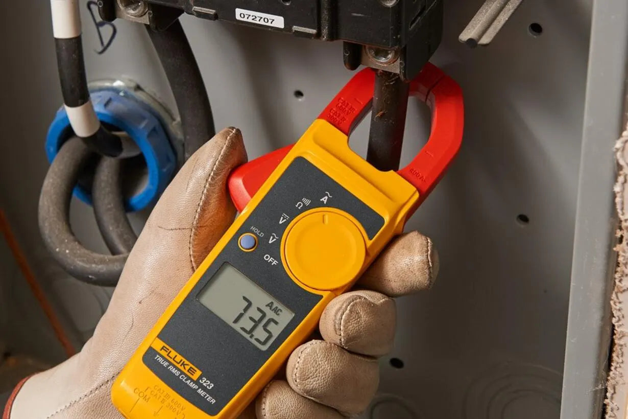 Fluke 117/323 Electricians Combo Kit, Digital Multimeter and Clamp Meter FLU117/323