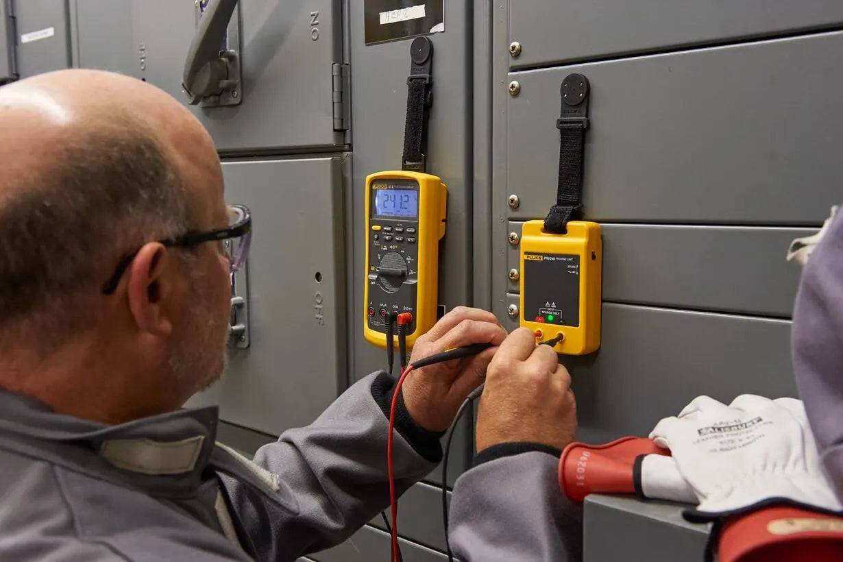Fluke AC/DC Proving Unit PRV240