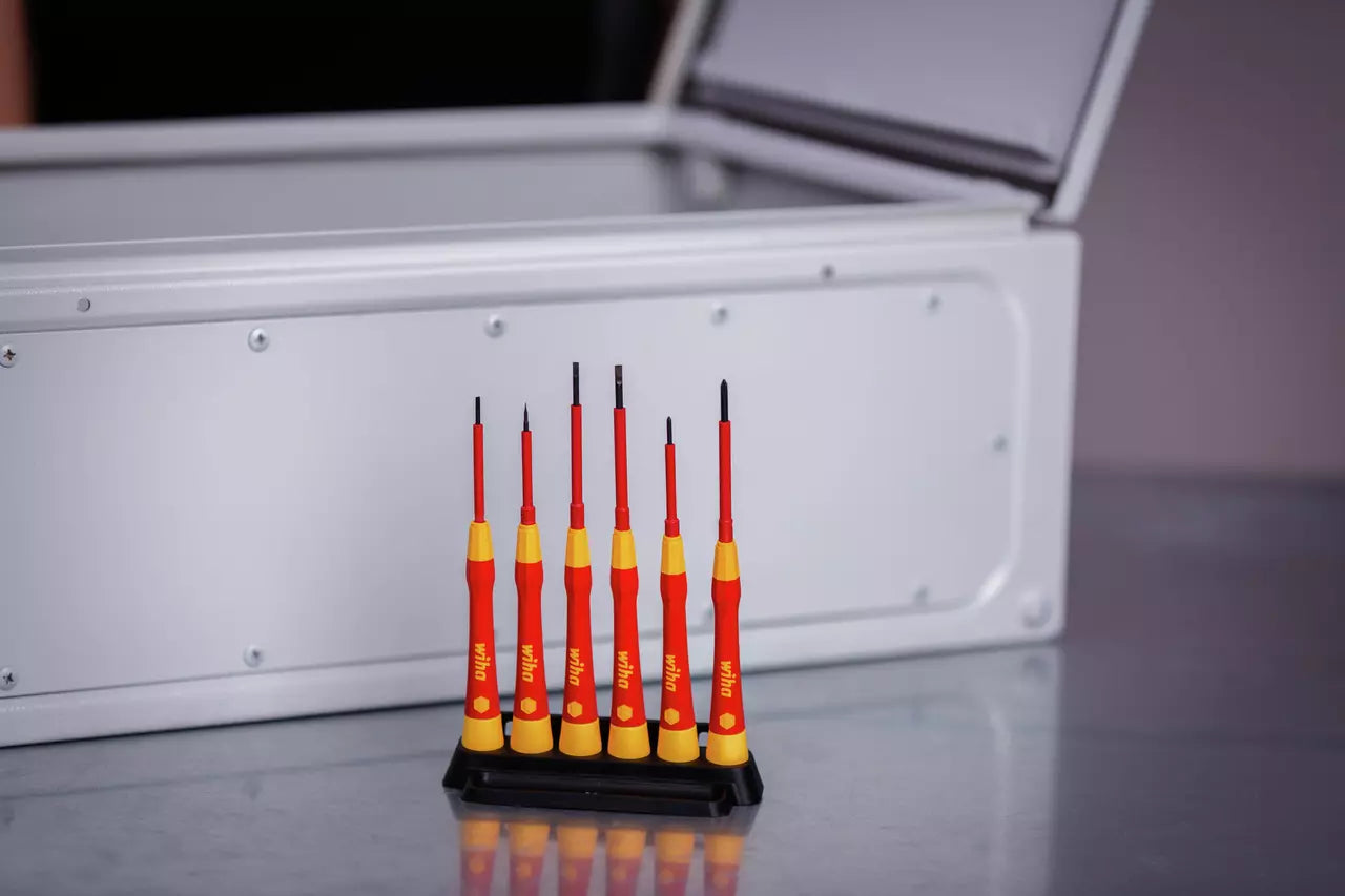 Wiha 4Pce Fine Screwdriver Set, Picofinish Slotted & Phillips VDE 1000V Insulated 44847