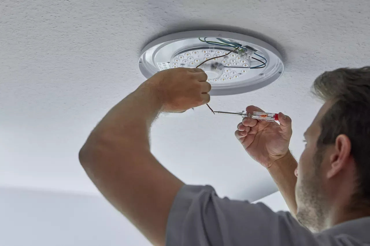 Wiha 120-250V Voltage Tester 32201