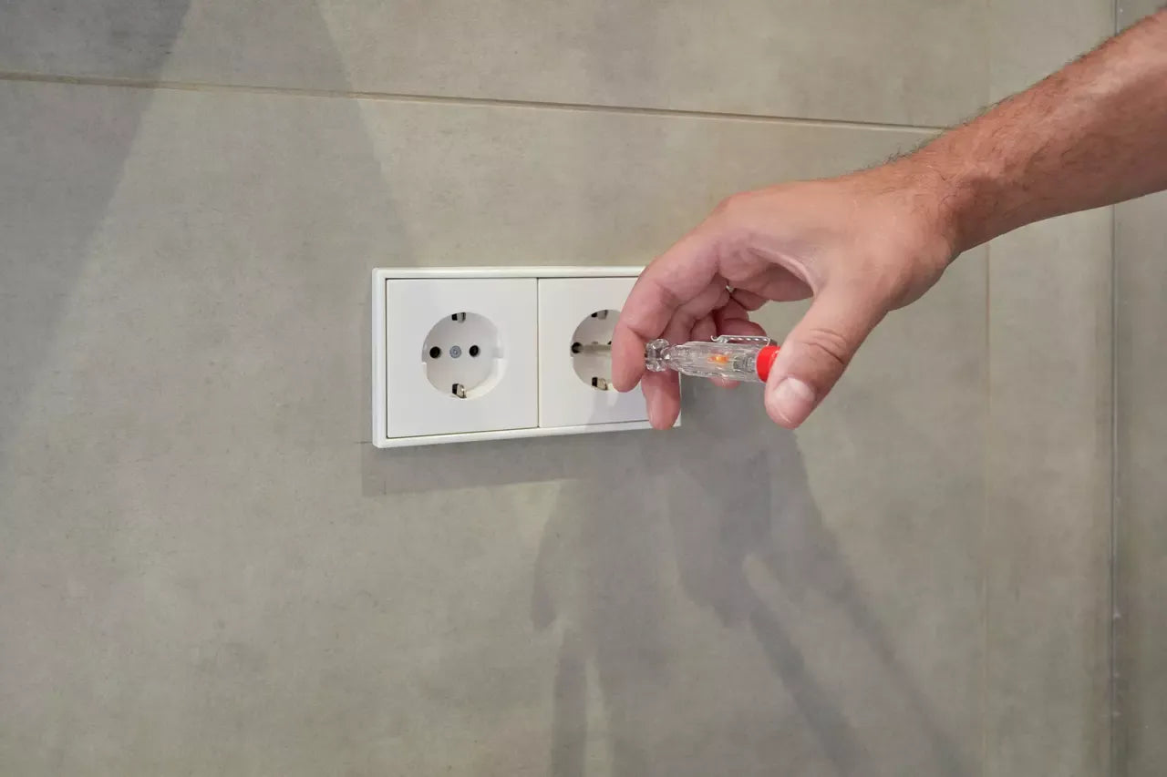 Wiha 120-250V Voltage Tester 32201