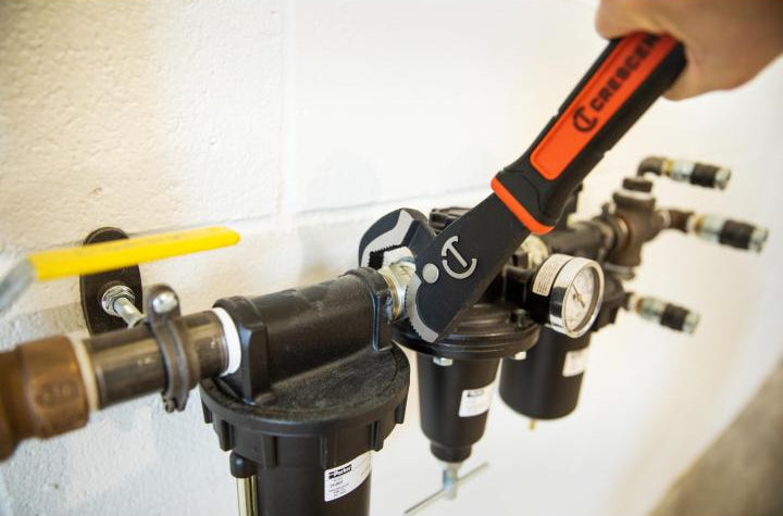 Crescent 12" Self-Adjusting Dual Material Pipe Wrench CPW12