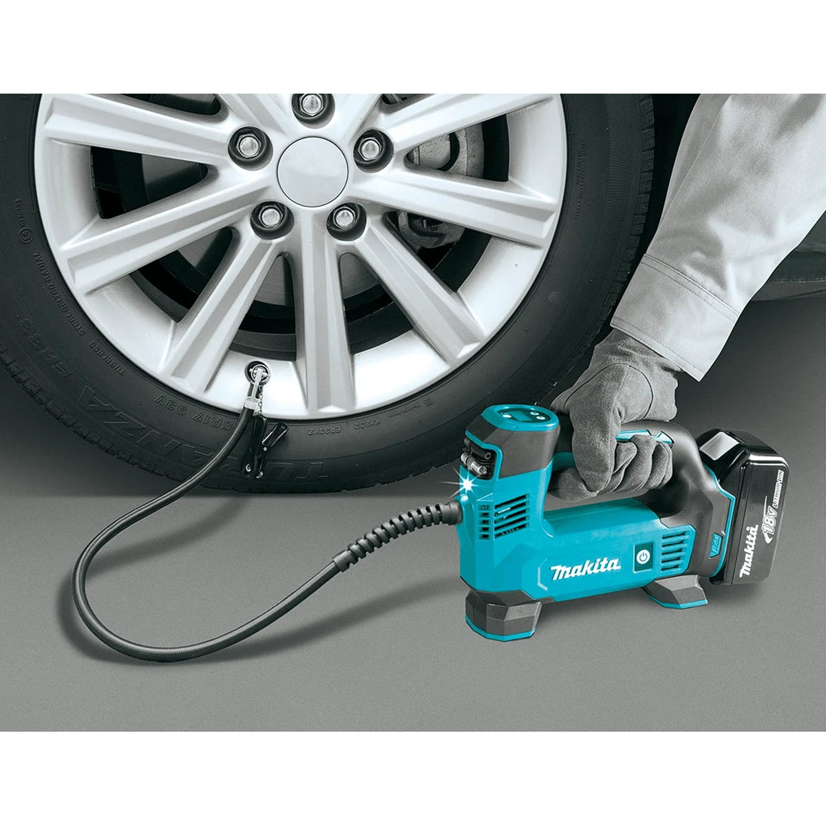 Makita 2Pce 18V 3.0Ah Cordless Inflator and Radio Lantern Combo Kit DLX2597