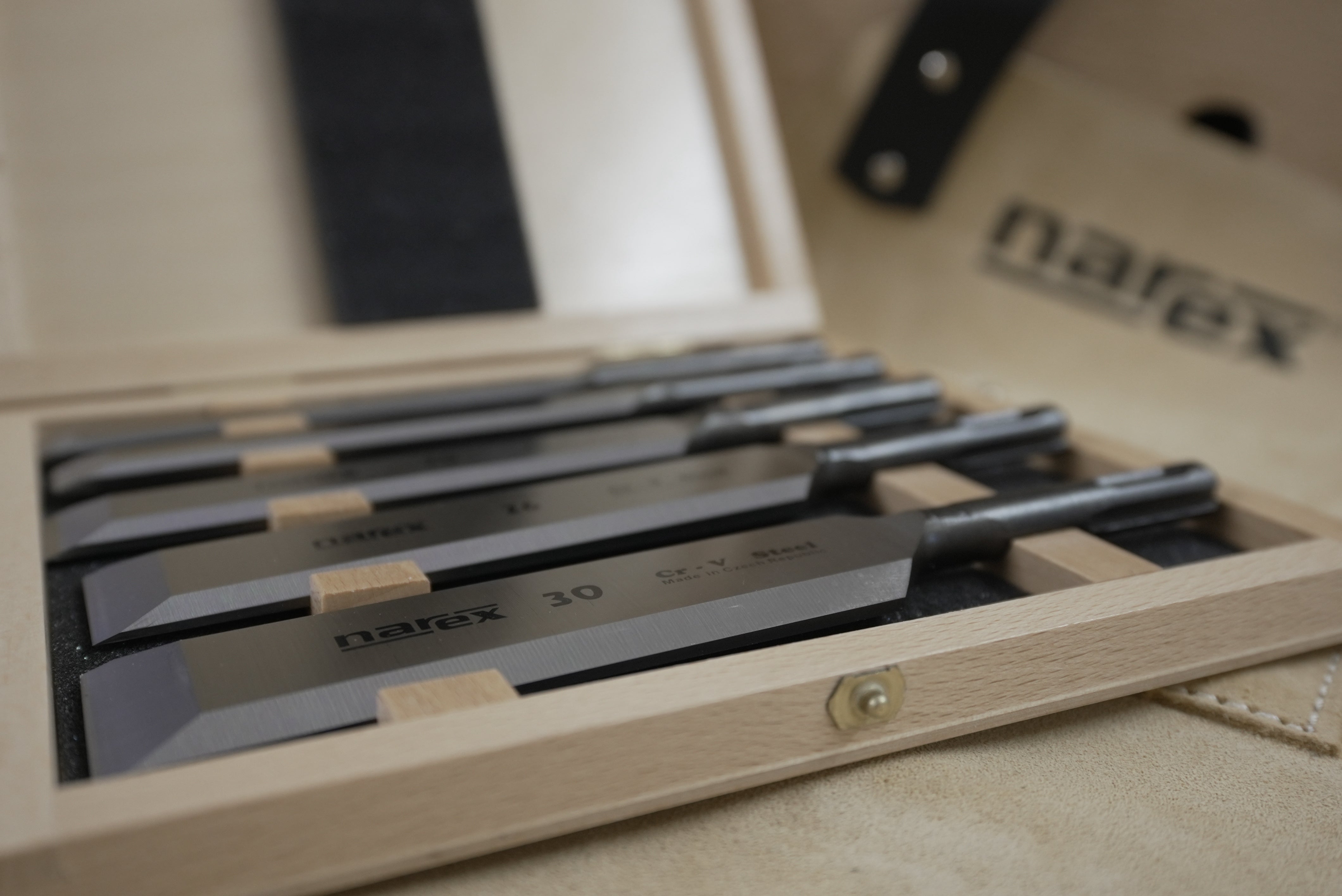 Set of Machine Chisels with Shank Mount 5pce (10mm / 14mm / 20mm / 26mm / 30mm) in Wooden Box 853901 by Narex