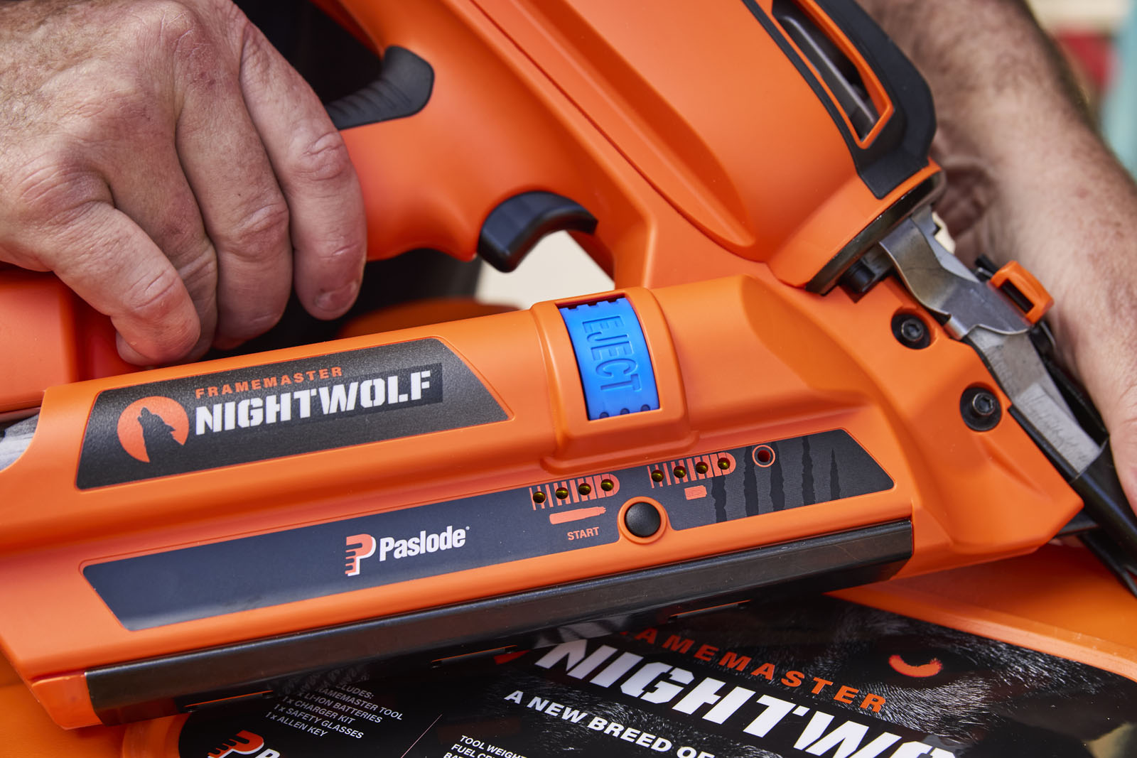 Paslode FrameMaster NightWolf 50-90mm 2x2.2Ah Gas Framing Nailer Kit NW580