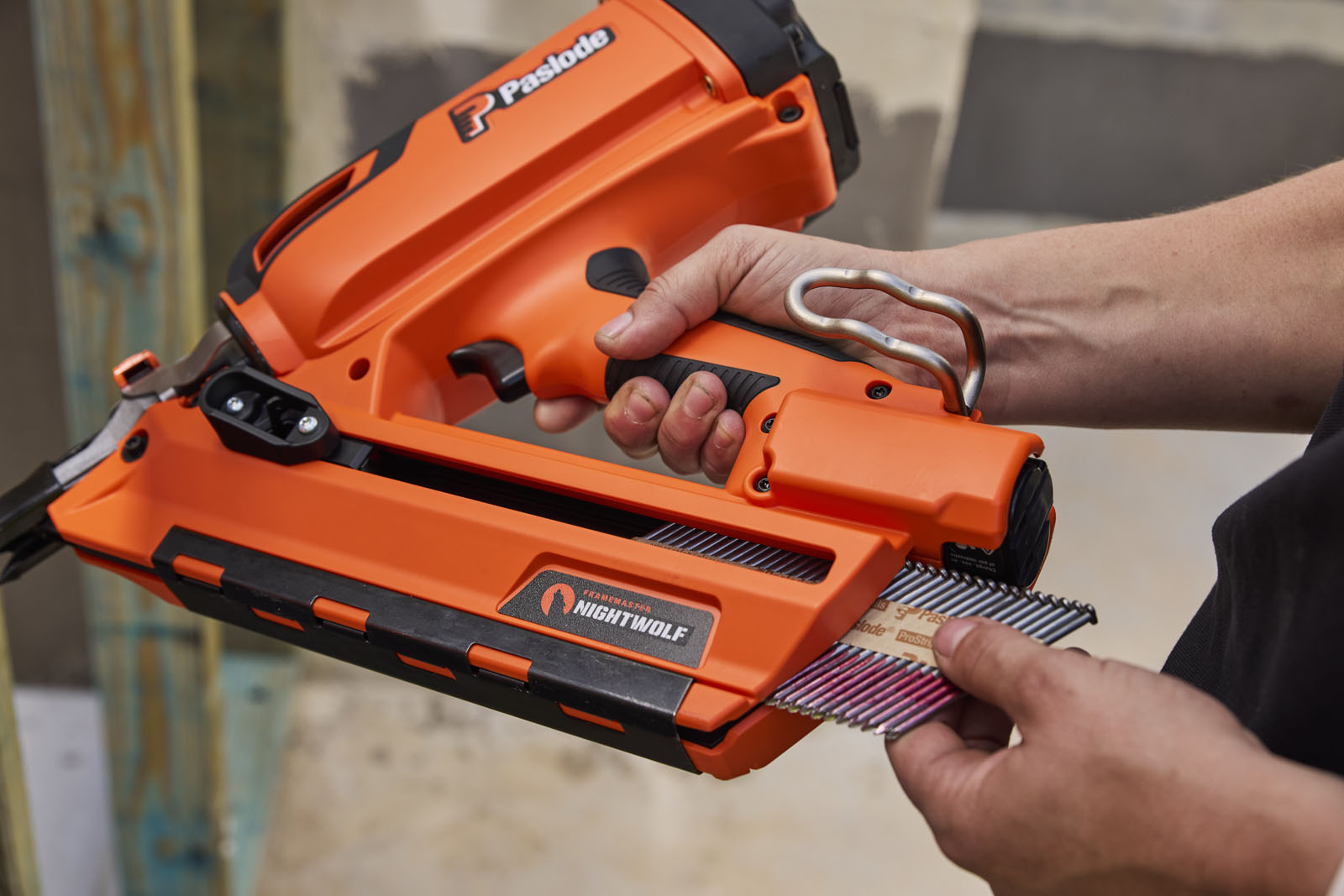 Paslode FrameMaster NightWolf 50-90mm 2x2.2Ah Gas Framing Nailer Kit NW580