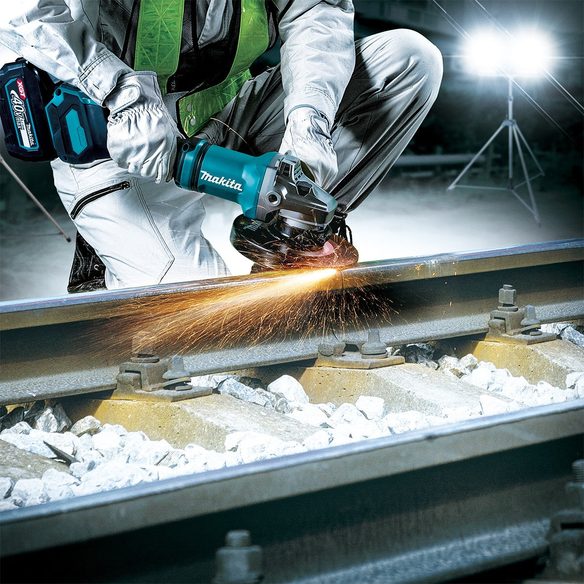 Makita 40V Max Brushless 180mm (7") Angle Grinder Kit GA037GT101