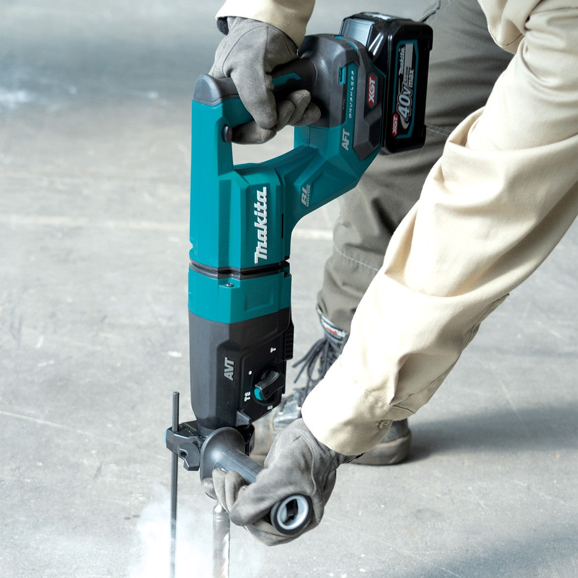 *Carton Damaged* Makita 40V Max Brushless 28mm SDS Plus Rotary Hammer Kit HR007GM201