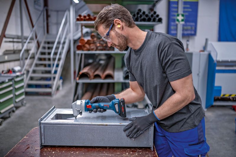 Bosch Professional Cordless 18V Nibbler Bare (Tool Only) PRO GNA 18V-16 E
