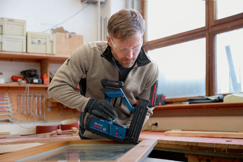 Bosch Professional Cordless Wood Nailer Bare (Tool Only) GNH 18V-50 M 0601482400