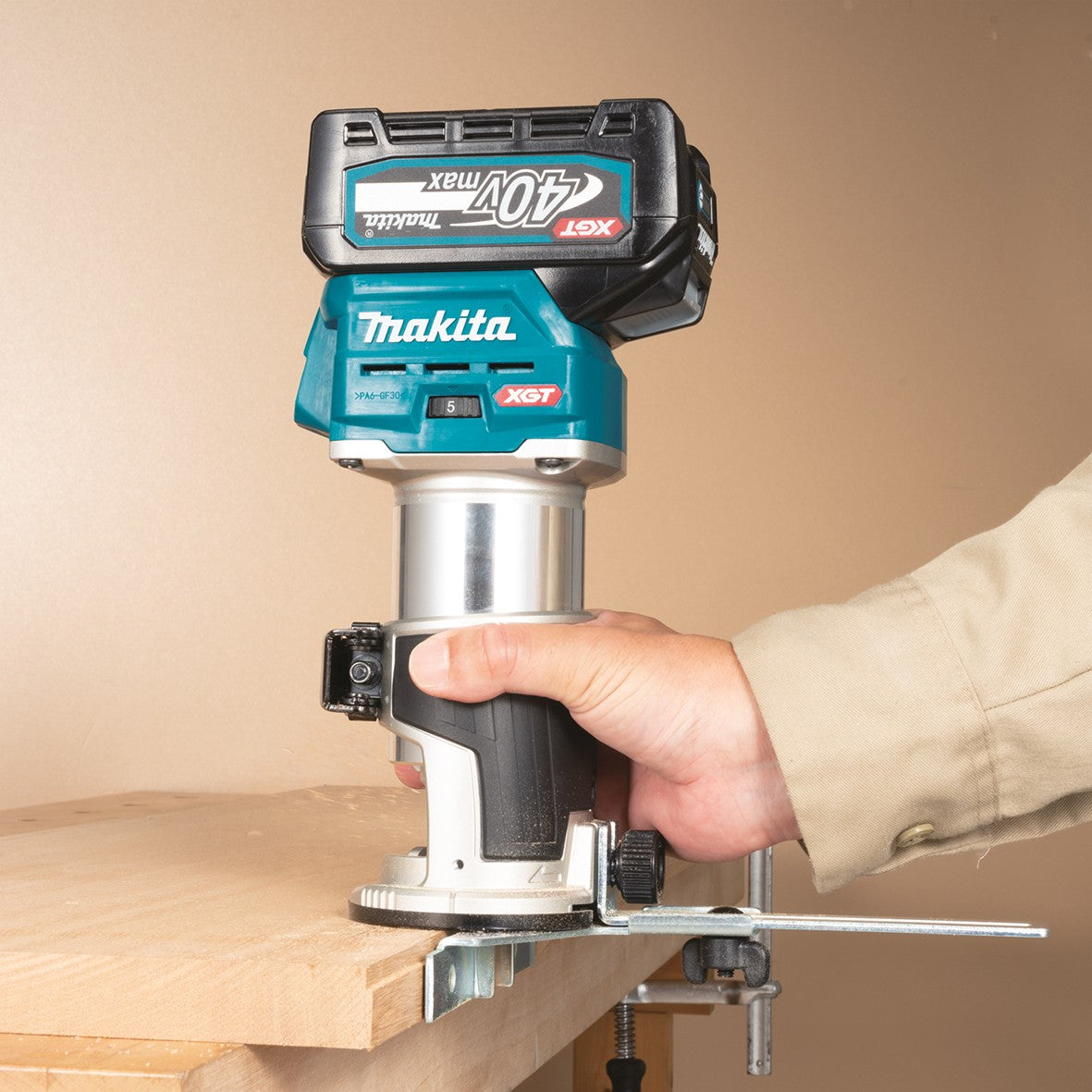 40V Max Brushless Laminate Trimmer with Accessory Kit RT001GZ03 by Makita