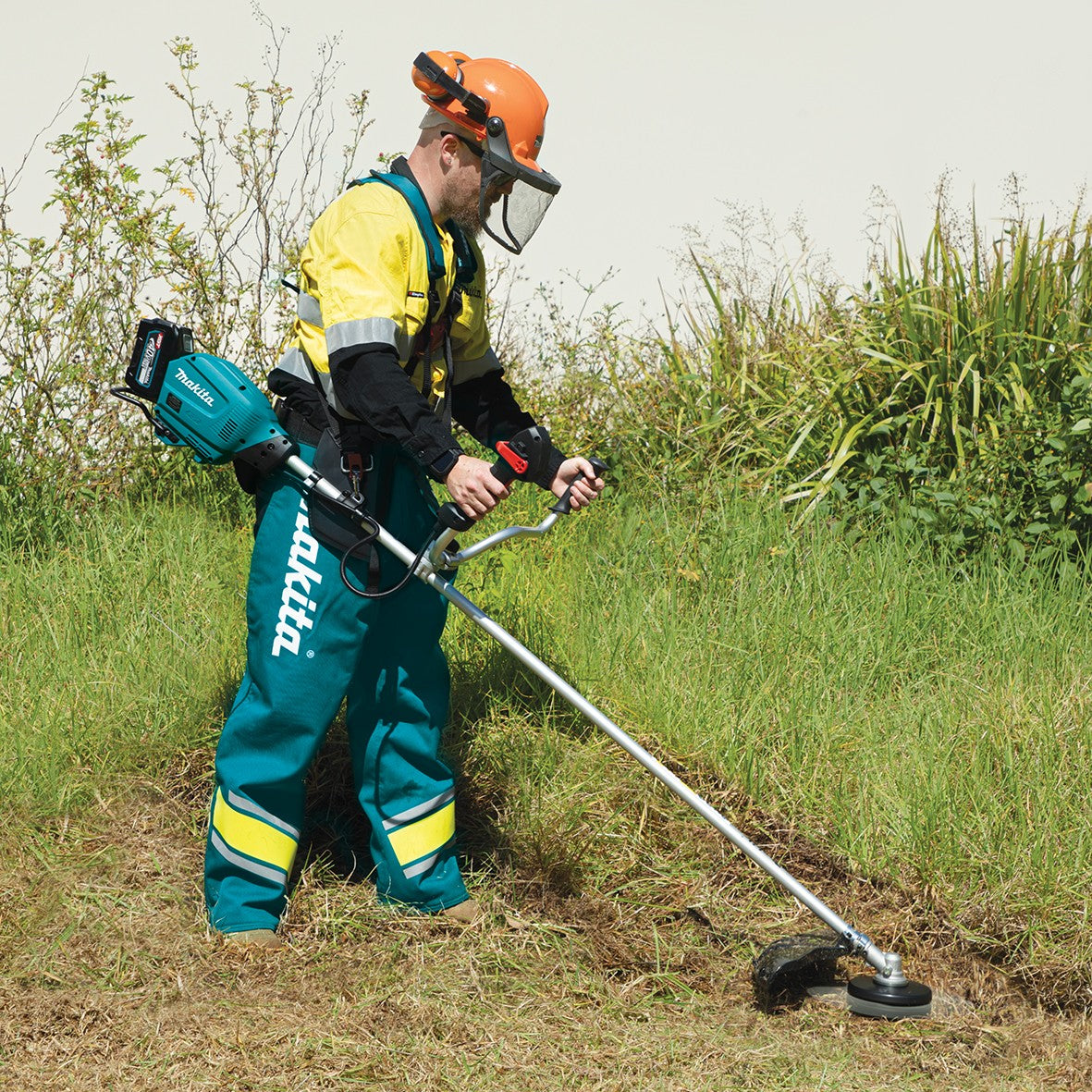 Makita 40V Max Brushless U-Handle Brushcutter UR013GZ01