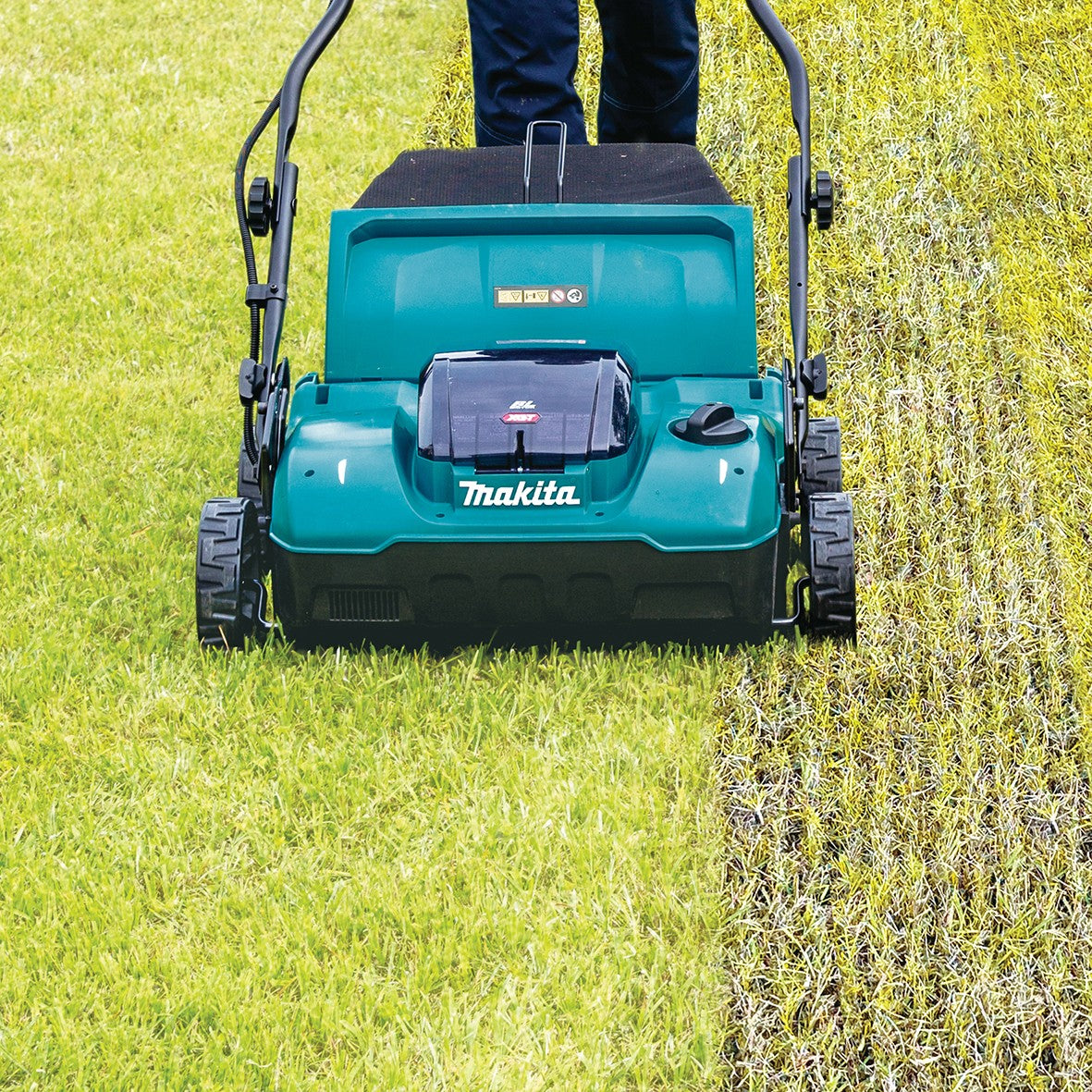 Makita 40V Max Brushless Lawn Scarifier UV001GZ
