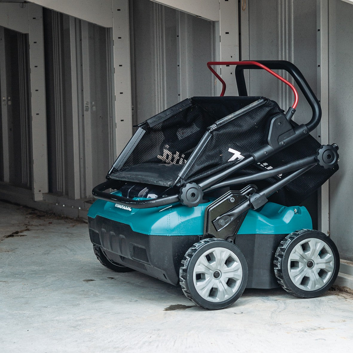 Makita 40V Max Brushless Lawn Scarifier UV001GZ