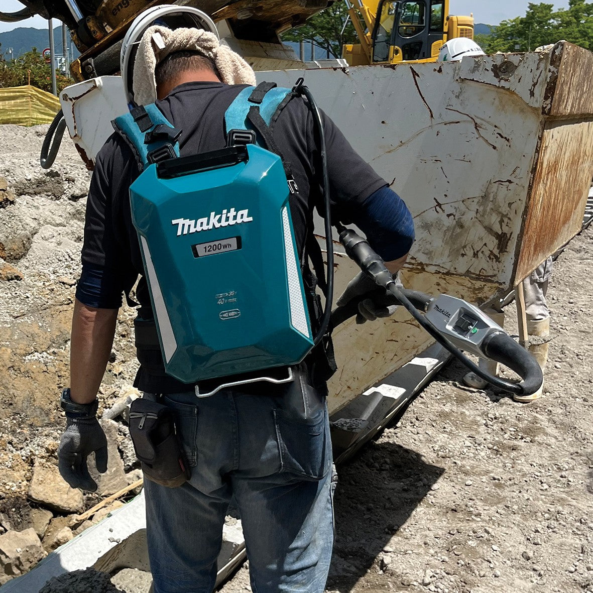 Makita Direct Connection 1,500mm (43mm dia.) Concrete Vibrator VR001CX3