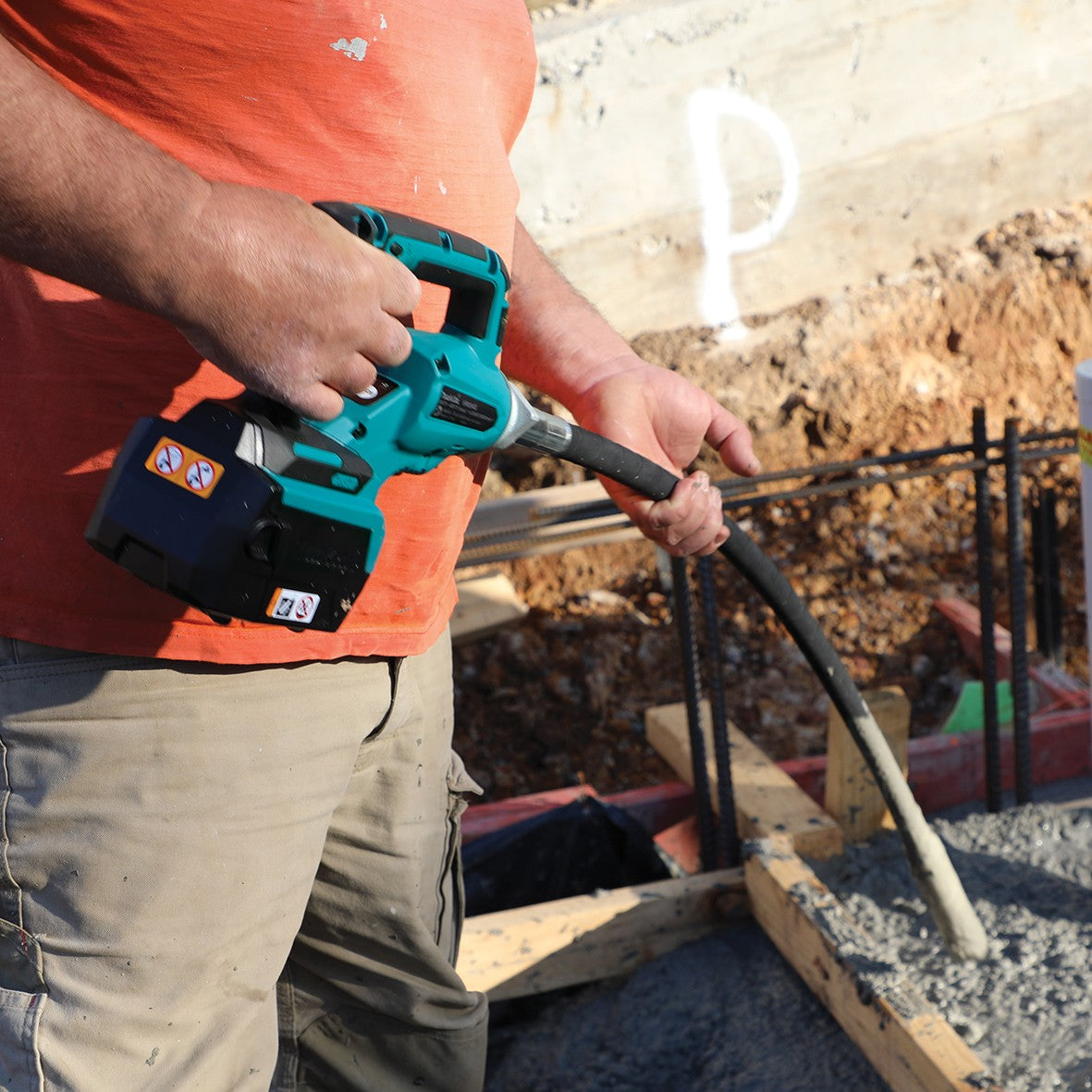 Makita 40V Max Brushless 1,200mm (38mm dia.) Concrete Vibrator VR004GZ