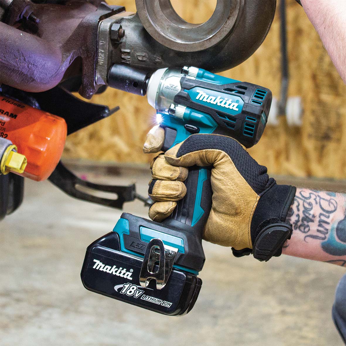 18V 5.0Ah 1/2" Brushless Impact Wrench Kit DTW300RTJ by Makita