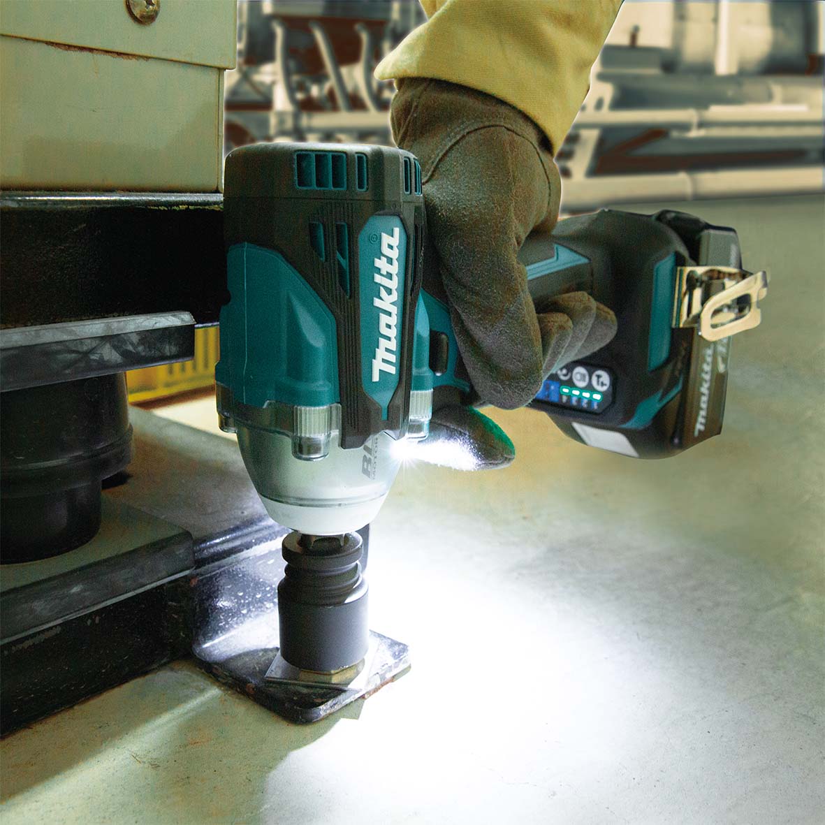 18V 5.0Ah 1/2" Brushless Impact Wrench Kit DTW300RTJ by Makita