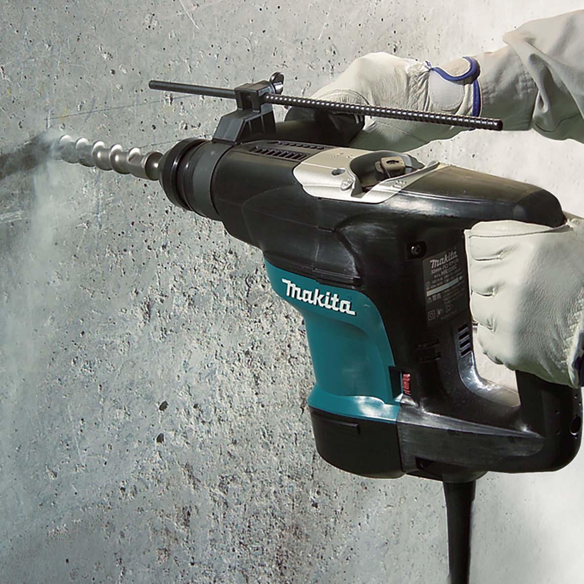 850W 32mm SDS-Plus Rotary Hammer HR3200C by Makita