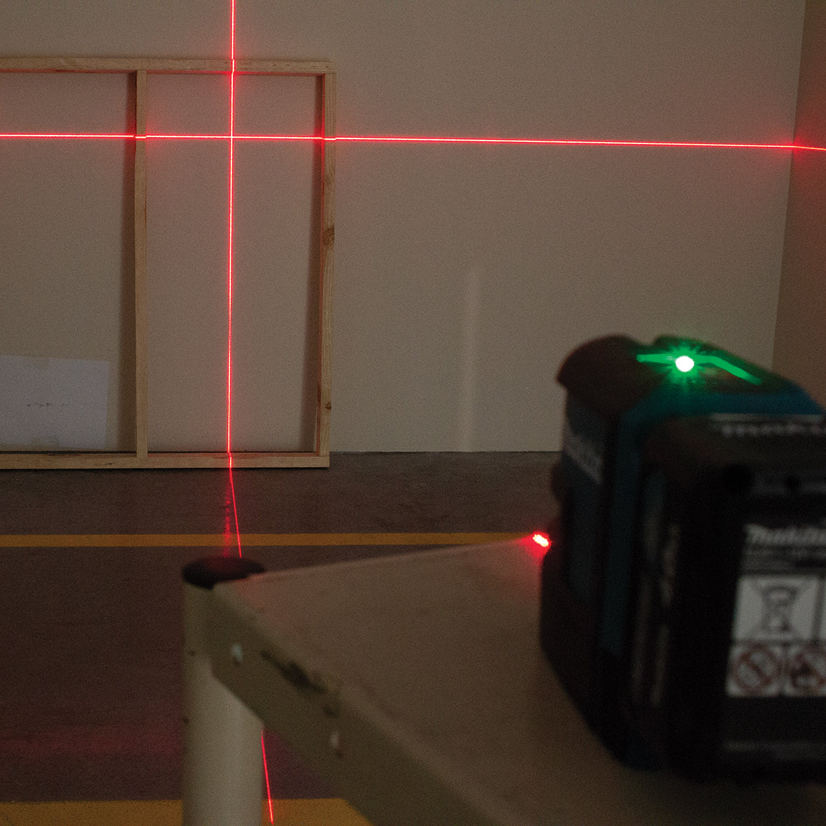 12V Max Red 4-point Cross Line Laser SK106DZ by Makita